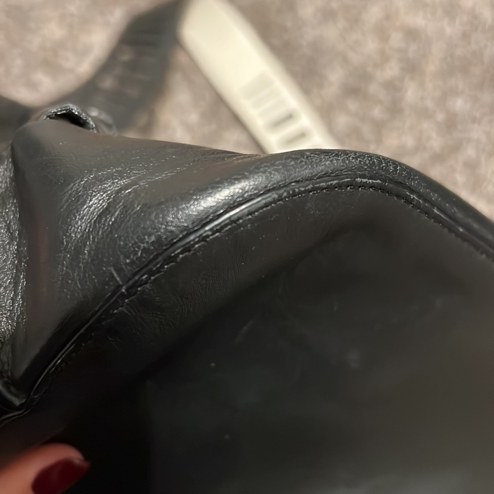 Vince Black Shoulder Bag - Picture 13 of 14